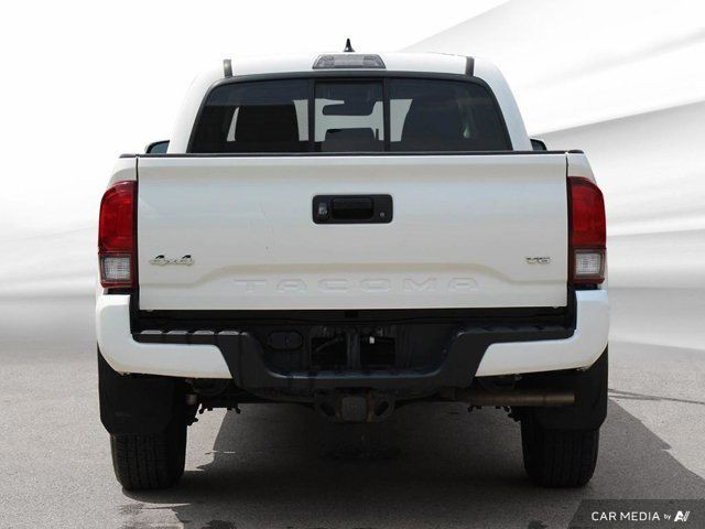 2022 Toyota Tacoma 4WD SR | 4WD | V6 | Clean Carfax in Cars & Trucks in Hamilton - Image 4
