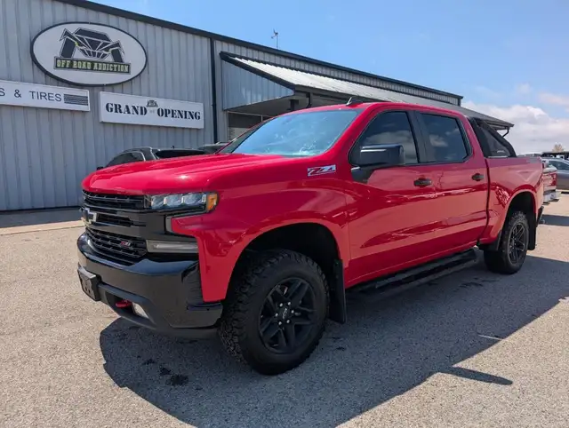 2019 Chevrolet Silverado 1500 LT Trail Boss in Cars & Trucks in London - Image 2