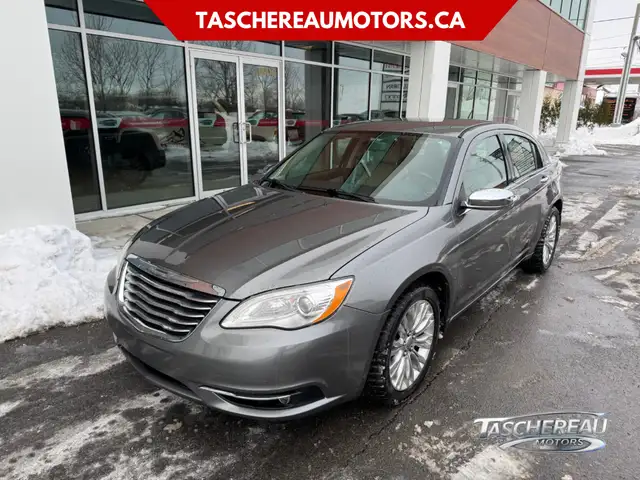 2012 Chrysler 200 in Cars & Trucks in Longueuil / South Shore - Image 2
