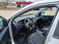 Drive with confidence in this 2011 Hyundai Tucson! With its spacious interior, smooth handling, and... (image 8)
