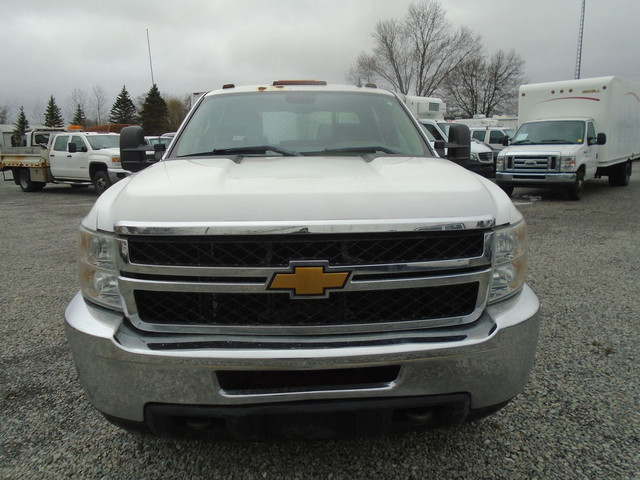 2012 Chevrolet SILVERADO 3500HD Flat bed 2WD Crew Cab 167 WT in Cars & Trucks in St. Catharines - Image 2