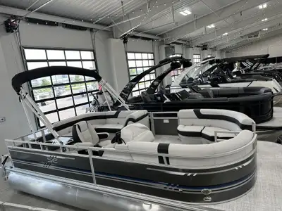 WOW! Le nouveau ponton Southbay de 16 pieds dans la gamme SE est le ponton le plus abordable avec la...