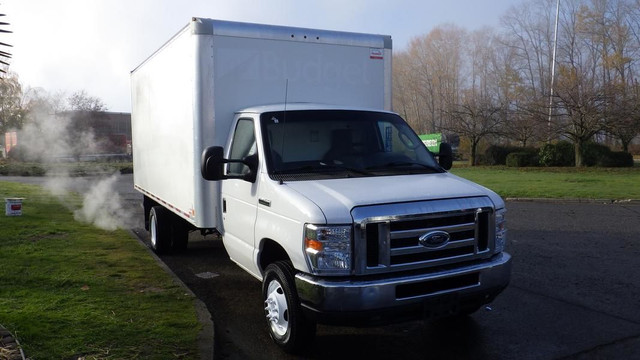 2019 Ford Econoline E-450 16 Foot Cube Van with Ramp in Cars & Trucks in Richmond - Image 2