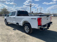Super Duty F-350 SRW XLT 4WD Crew Cab 8' Box, 18" Aluminum Wheels, 6.7L V8 Turbo Diesel Engine, 10-S... (image 2)