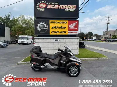 Can-Am Spyder RT LIMITED SE5 ( semi-automatique 5 vitesses ) 2012 avec 50 447 KM. machine idéale pou...