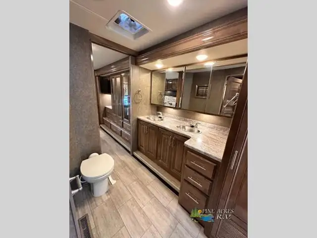 2020 Thor Motor Coach Challenger 37YT Washer & Dryer 12 k Miles in RVs & Motorhomes in Moncton - Image 24