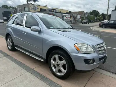2008 MERCEDES-BENZ M-CLASS 550 5.5L 8 CYLINDER AWD CLEAN TITLE CARFAX AVAILABLE! 7,900$ PLUS HST AND...