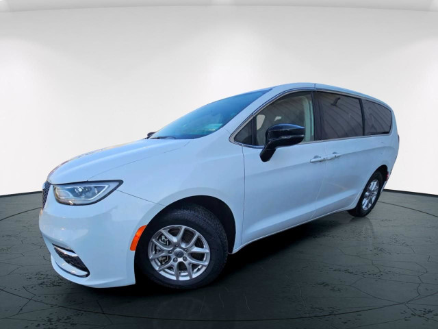 2024 Chrysler Pacifica Touring-L in Cars & Trucks in Calgary