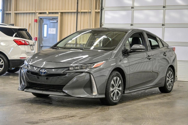 2020 Toyota Prius Prime Hybride LE 4 cyl. 1.8L , sièges chaufant in Cars & Trucks in Sherbrooke - Image 3