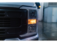 **ONE OWNER - ACCIDENT FREE** 17,924 KM This 2023 Ford F-350 4x4 Crew Cab XL FX4 is powered by a 6.8... (image 5)
