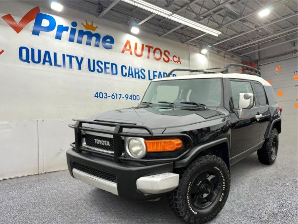 2008 Toyota FJ Cruiser 4WD – Rugged Style & Off-Road Power in Cars & Trucks in Calgary - Image 2