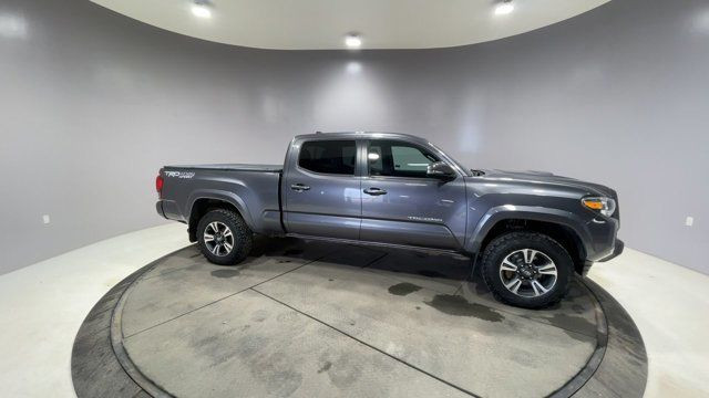 2018 Toyota Tacoma SR5 - CLEAN CARFAX in Cars & Trucks in Strathcona County - Image 4