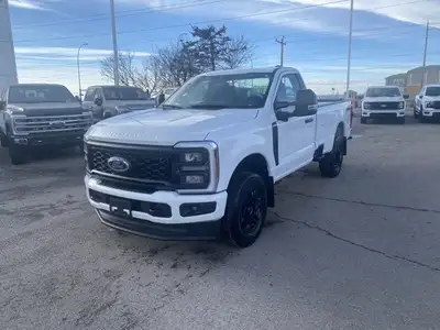 This Ford Super Duty F-250 SRW delivers a Regular Unleaded V-8 7.3 L engine powering this Automatic...