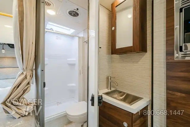 2025 Winnebago Navion 24J in RVs & Motorhomes in Kelowna - Image 16