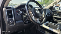 Looking for a rugged yet refined pickup that's ready to tackle any adventure? Feast your eyes on thi... (image 9)