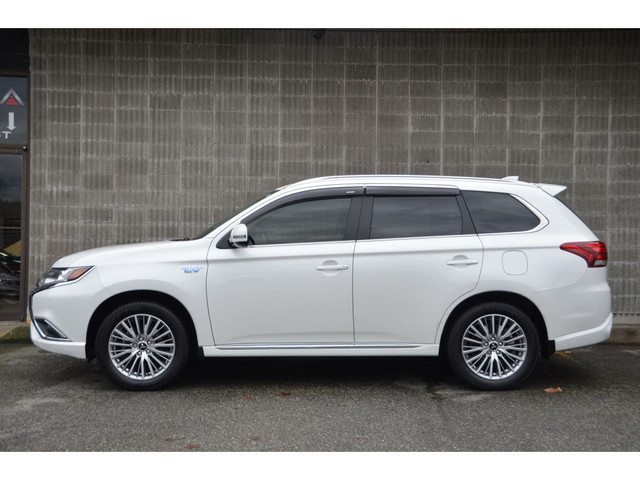  2022 Mitsubishi Outlander Hybrid Plug-in Only 5% GST, NO PST! in Cars & Trucks in Burnaby/New Westminster - Image 3