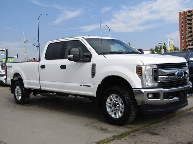 2019 Ford F-250 XLT 4WD CREW CAB 8 FOOT BOX 6.7L TURBO DIESEL in Cars & Trucks in Calgary - Image 2