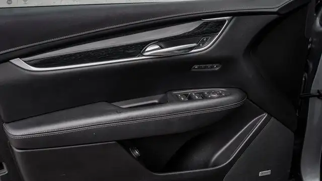 2021 Cadillac XT5 AWD Premium Luxury | Driver Awareness Package in Cars & Trucks in Guelph - Image 10