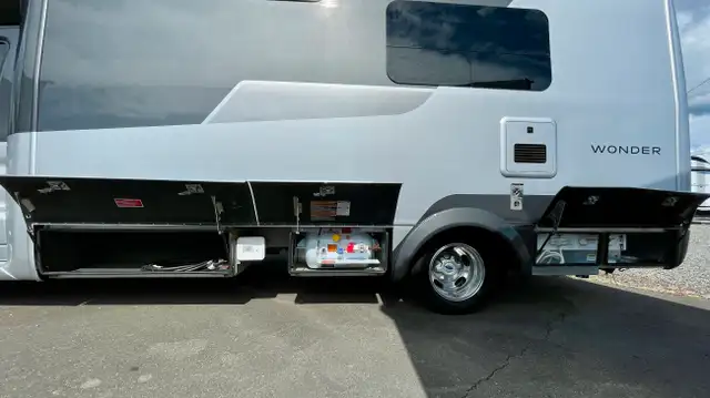 2018 LEISURE TRAVEL Wonder 24MB in RVs & Motorhomes in Victoria - Image 21