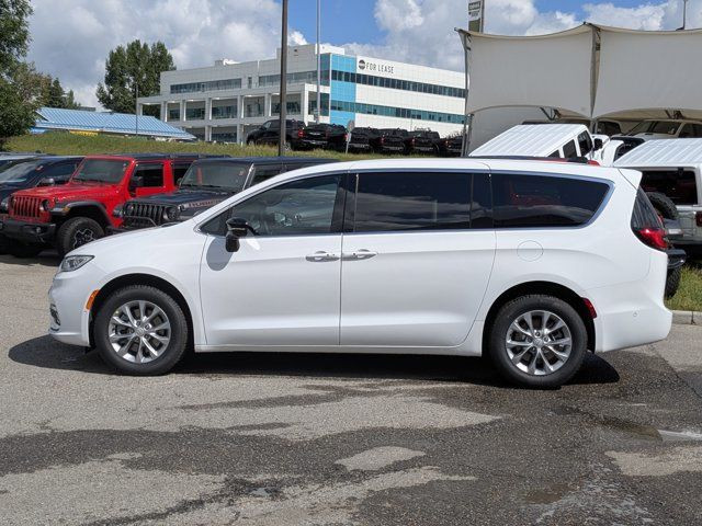 2025 Chrysler Pacifica AWD Select AWD - Adaptive Cruise Control in Cars & Trucks in Calgary - Image 3