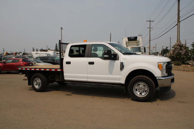 2017 Ford F-350 XLT CREW CAB FLAT DECK in Cars & Trucks in Edmonton - Image 4