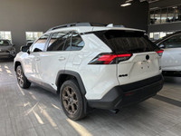 ADAPTIVE CRUISE CONTROL, HEATED FRONT SEATS, POWER LIFTGATE Mulling over the addition of a hybrid to... (image 6)