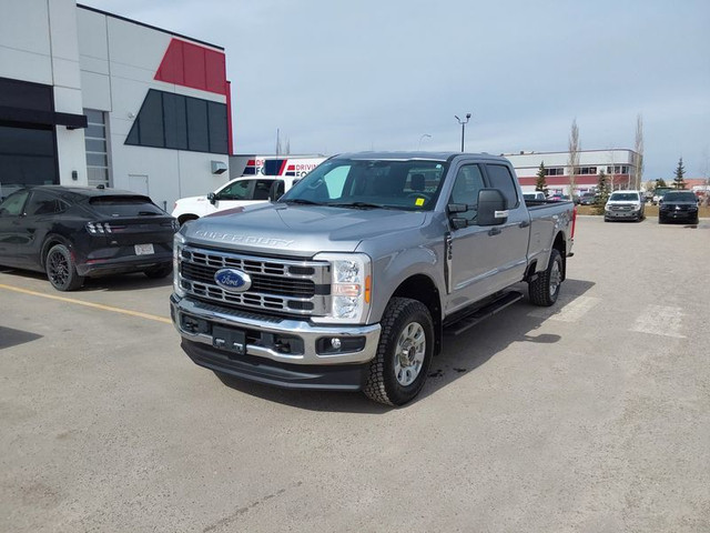 2023 Ford Super Duty F-350 SRW XLT 4WD Crew Cab 8' Box, 7.3L V8, in Cars & Trucks in Calgary
