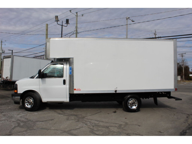  2021 GMC Savana Cargo Van CUBE 14 PIEDS DECK 6.6 LITRES ROUE SI in Cars & Trucks in Laval / North Shore - Image 3