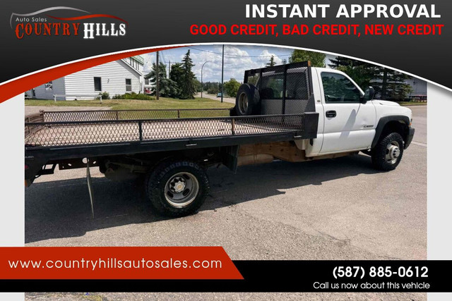 2001 Chevrolet Silverado 3500 LS Flat Deck V8 in Cars & Trucks in Calgary - Image 4