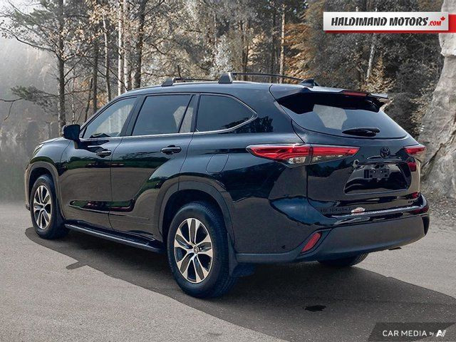 2023 Toyota Highlander XLE in Cars & Trucks in Hamilton - Image 3