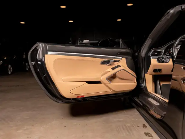 2015 Porsche 911 2015 911 Targa 4S - Certifié Porsche Approved in Cars & Trucks in Québec City - Image 15