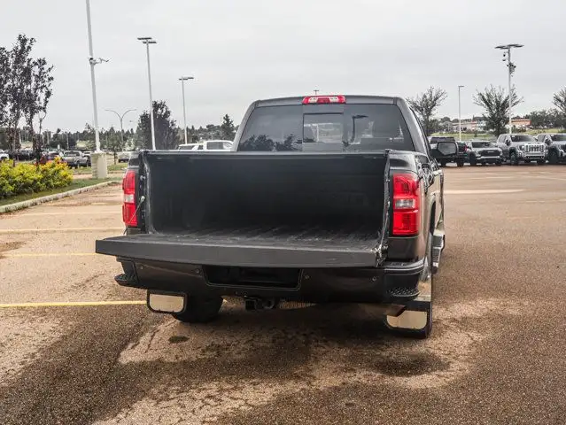 2015 GMC Sierra 1500 Denali 6.2L dans Autos et camions dans Comté de Strathcona - Image 9