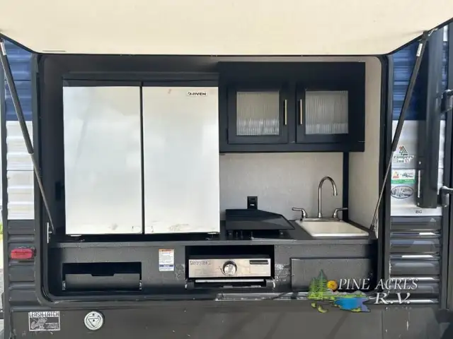 2021 Forest River RV Cherokee 294GEBG Rear Bunks in Travel Trailers & Campers in Truro - Image 5
