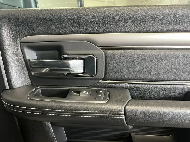 2018 Ram 2500 LARAMIE 6.7 DSL 4X4 | LIFT | FUEL RIMS | LOW KMS! dans Autos et camions dans Lloydminster - Image 34
