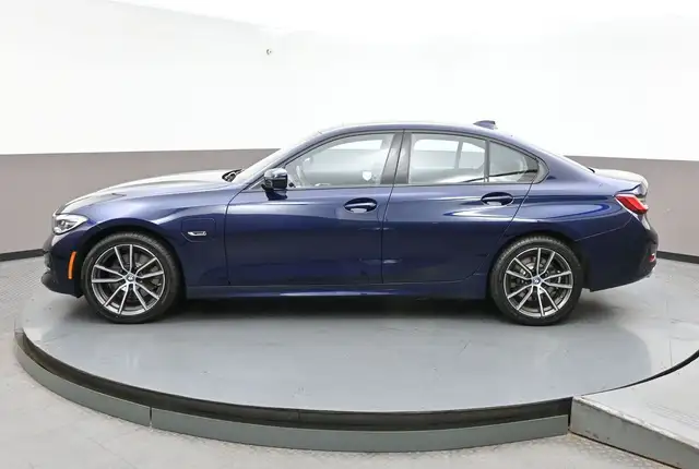 2022 BMW 3 Series 330e x-DRIVE PREMIUM ESSENTIAL PACKAGE, MOONRO dans Autos et camions dans Ville d’Halifax - Image 31