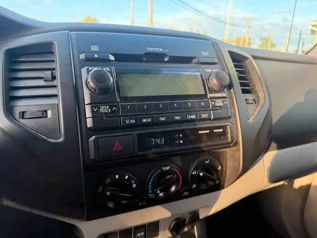 2012 Toyota Tacoma EXTENDED CAB / TWO KEYS / LOW KMS / ALWAYS TO in Cars & Trucks in Ottawa - Image 10