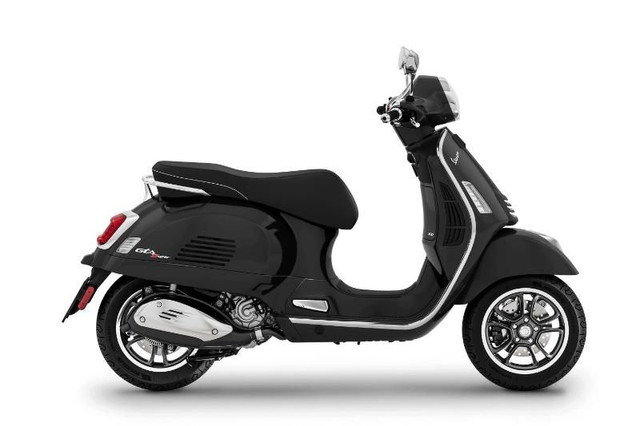 2023 PIAGGIO GTS 300 HPE Super in Scooters & Pocket Bikes in Saguenay