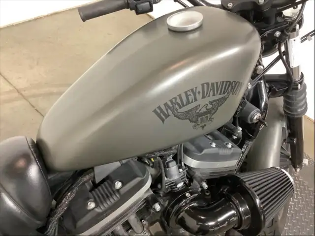 2018 Harley-Davidson Sportster XL883N Iron in Street, Cruisers & Choppers in City of Toronto - Image 4