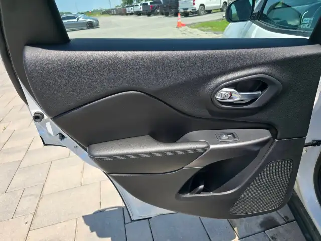2019 Jeep Cherokee dans Autos et camions dans Ottawa - Image 25