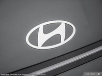 This Hyundai Sonata has a dependable Regular Unleaded I-4 2.5 L/152 engine powering this Automatic t... (image 7)