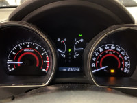 1 total number of 1st row displays;17 x 7.5-inch front and rear machined aluminum wheels;2 12V power... (image 6)