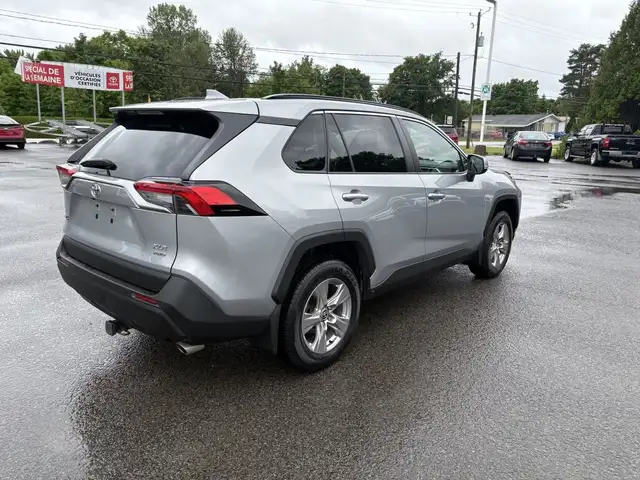 Toyota RAV4 XLE 2022 AWD - BAS MILLAGE - in Cars & Trucks in Québec City - Image 6