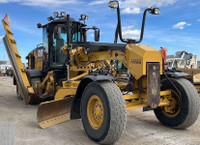 2015 Caterpillar 160M with snow wing