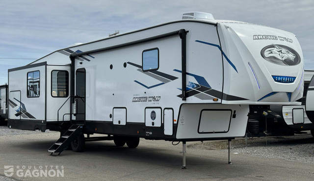 2024 Arctic Wolf 3660 Suite Fifth Wheel in Travel Trailers & Campers in Laval / North Shore