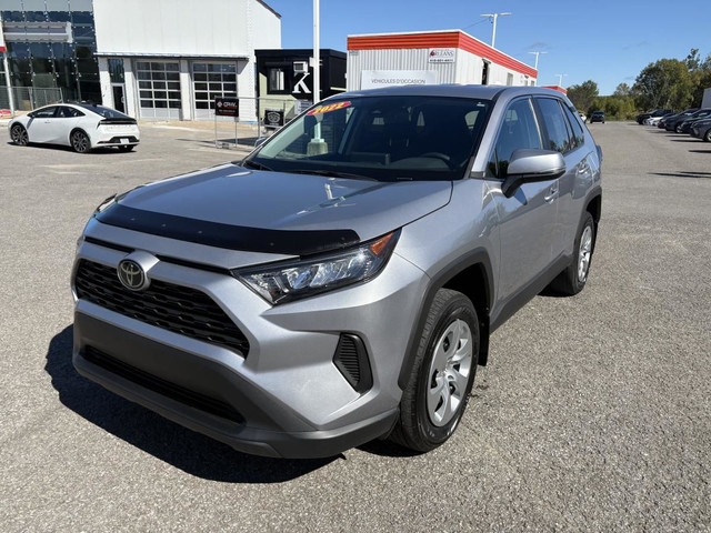 Toyota RAV4 LE AWD 2022 - BAS MILLAGE - dans Autos et camions  à Ville de Québec