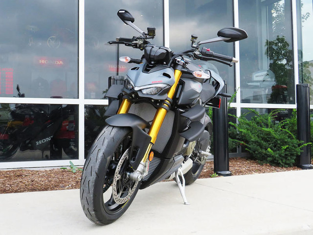 2024 Ducati Streetfighter V4 S Grey Nero in Sport Bikes in Cambridge - Image 4