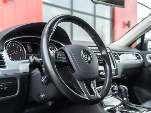 2015 Volkswagen Touareg Execline 3.6 - AWD | Pano Sunroof | 360  in Cars & Trucks in Saskatoon - Image 10