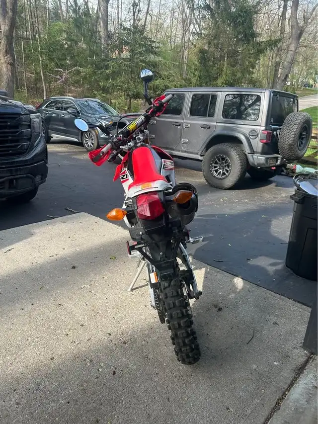 2016 HONDA CRF250R-RED! in Dirt Bikes & Motocross in Edmonton - Image 4