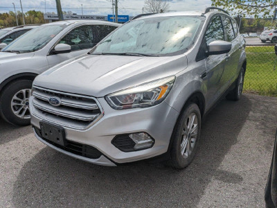 2017 Ford Escape SE - Nav/Power Liftgate/Tow Pack and more!!!