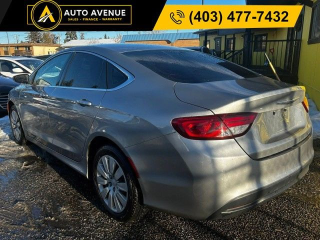 2015 Chrysler 200 LX - TOUCHSCREEN & BLUETOOTH in Cars & Trucks in Calgary - Image 3